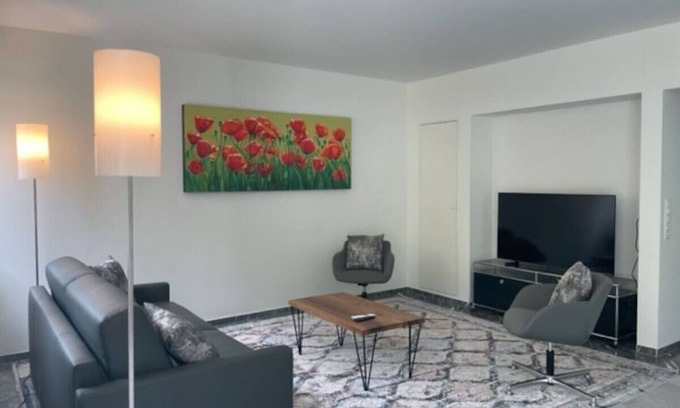 Fluntern Apartment | Fantastic 2 BD flat: quite, sunny, central (Duke1)