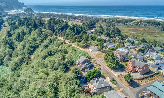 Neskowin House | Fantastic Custom Ocean-View Home Near Neskowin has Deck, Spa Tub, Hot Tub!