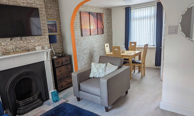 Londonderry House | Fantastic Location to Ebrington Sq and city centre