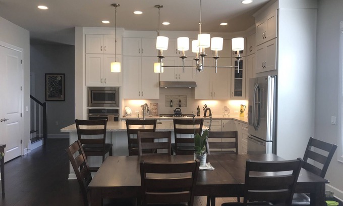 Crestview House | Fantastic locations, close to downtown and the Domain.Walk to the train