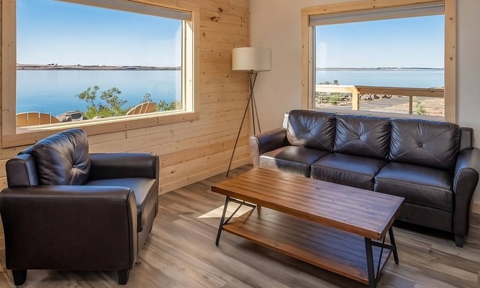 Boardman Hotel | Fantastic Stay on Columbia River! Spacious Cabin w/Free Parking, Breakfast