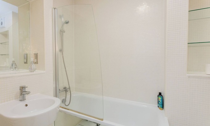 Cathedrals Condo | Fantastically Located 1BD Flag in Central London