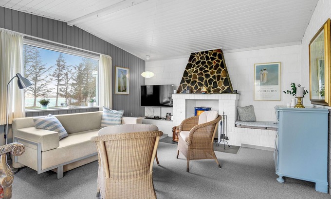 Hvalpsund House | Fantastically located and cozy cottage with panoramic views over the fjord.