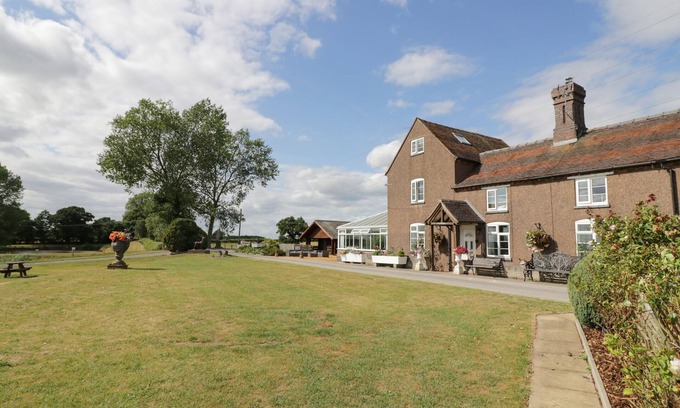 Little Haywood House | FAR COLEY FARM AND KILNHURST LOG CABIN, pet friendly in Great Haywood
