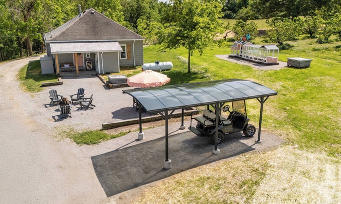 Alto Pass House | Farm Cottage at Rendleman Orchards