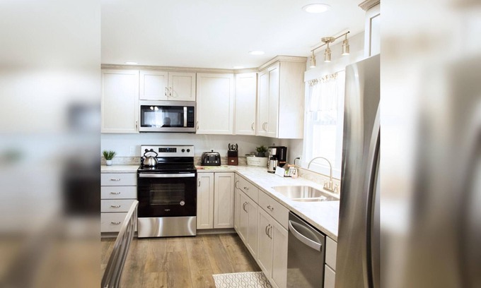 Middlebury House | Farm Country Amish Country Newly Renovated