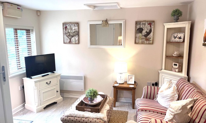 Wickhamford Cottage | Farm End Cottage - sleeps 2 guests in 1 bedroom
