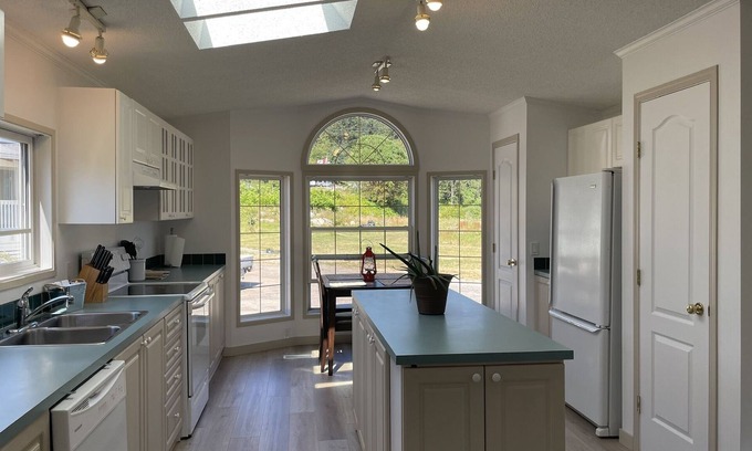 Mill Bay Other | Farm experience surrounded by the best Cowichan has to offer (family friendly)