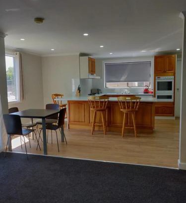 Newfield House | Farm Stay On The Valley