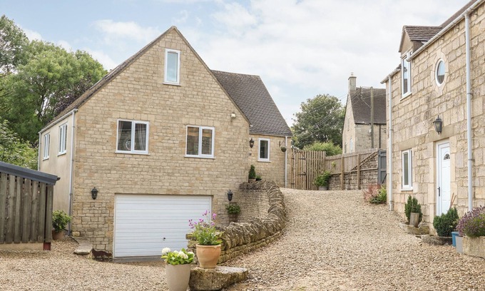 Painswick House | FARM VIEW LODGE, family friendly, with a garden in Painswick