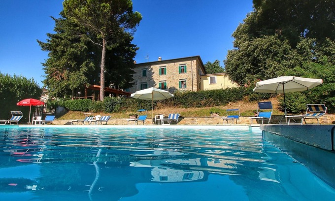 Gualdo Cattaneo House | Farmhouse Bliss With Pool, Wine and Tails