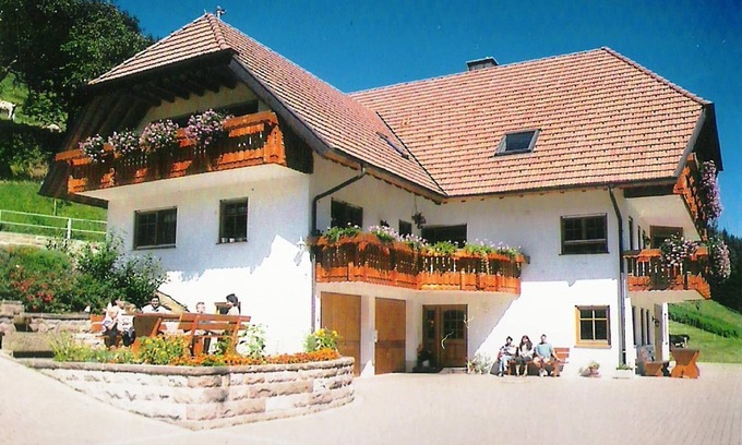 Hofstetten Apartment | Farmhouse Escape in Hofstetten