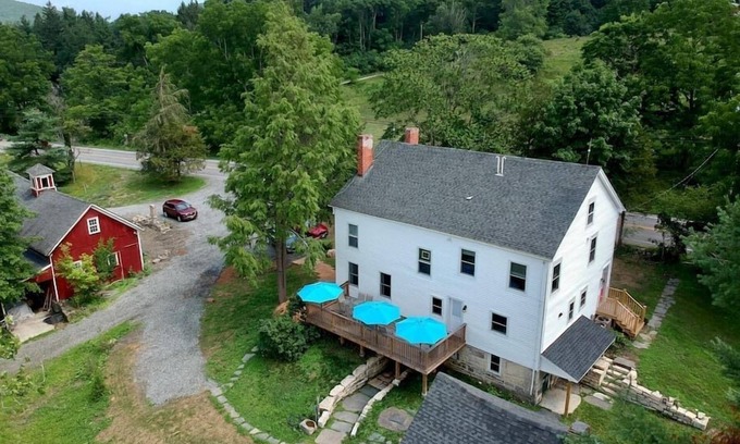 Chester House | Farmhouse in Warwick Valley!