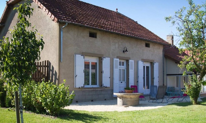 Cindre Cottage | Farmhouse Retreat with Modern Comforts, Sleeps 8, Near Vichy and The PAL Amusement Park
