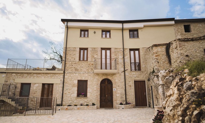 Posta Fibreno House | Farmhouse with private spa nestled in the nature of Lake Posta Fibreno.