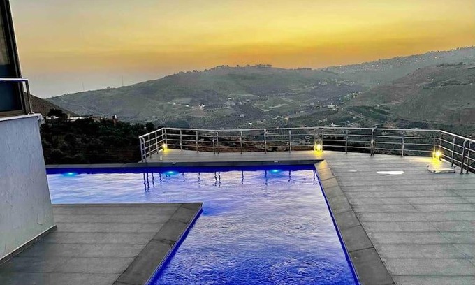 Suwailih Villa | Farmhouse with Pool and Breathtaking Views