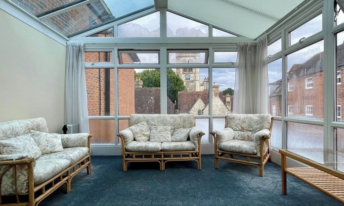 Farnham Apartment | Farnham Haven: Unique Home with Courtyard