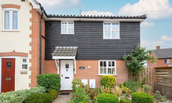 Wangford House | Farriers - Three Bedroom House, Sleeps 5