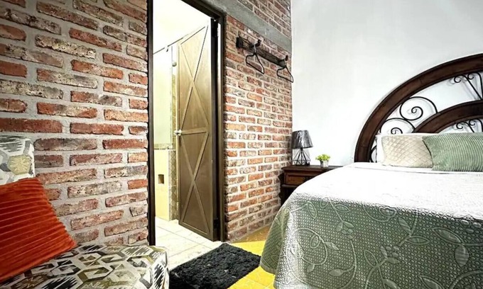 Guadalajara Hotel | Fast Wi-Fi Rooftop Lounge Washer Parián Secure
