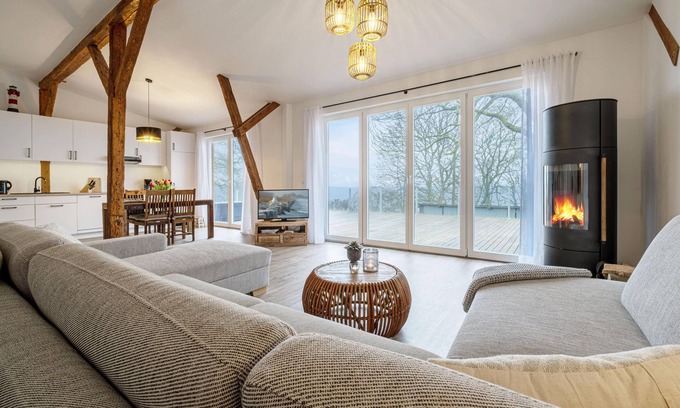 Steinbergkirche Apartment | Favorite place by the sea - west barn on Mühlendamm with sea view, stove and sauna