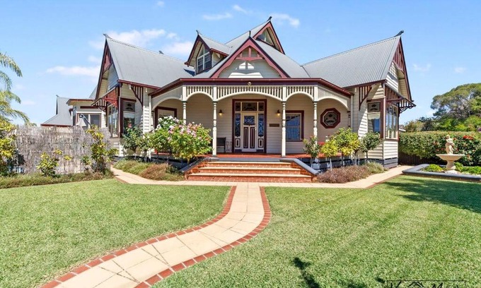 Yarrawonga House | Federation home in town, close to lake & shops