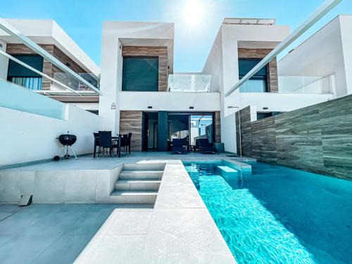 Rojales Ski Chalet | Fee4Me Villa with Pool on the Costa Blanca