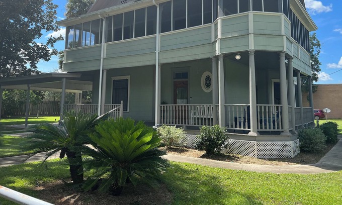 Williston House | Feel at home in comfortable Williston Historic Hm close to everything you need.