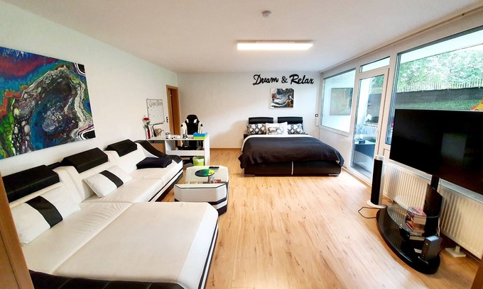 Landstuhl Apartment | Feel at home in my modern art studio apartment!