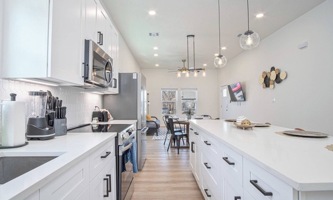 Denver Heights Cottage | Feel, Chill and Enjoy 4br/3ba Near Fun Riverwalk!