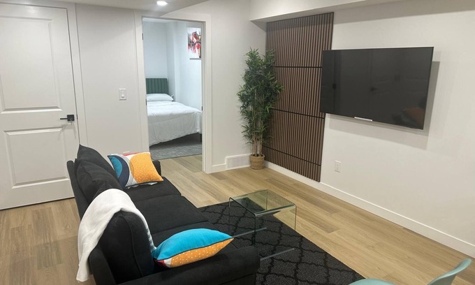 Calgary House | Feel Like Home spacious 2-bedroom 1 bath Suite in NW Calgary