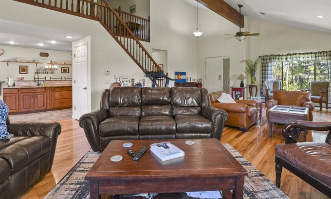 Grand View Estates House | Feel like you're in the country, but really you're within 10 mins. of everything