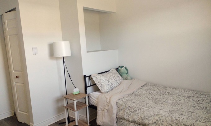 Dartmouth House | (Female Only)Clean Private Room with work space