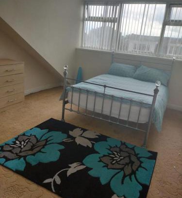 Bradford House | Female Only Room