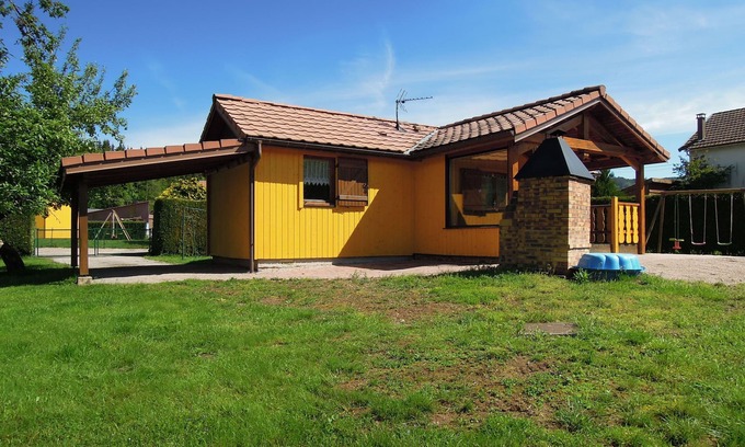 Fraize Ski Chalet | Fenced cottage rental with barbecue and children's play area