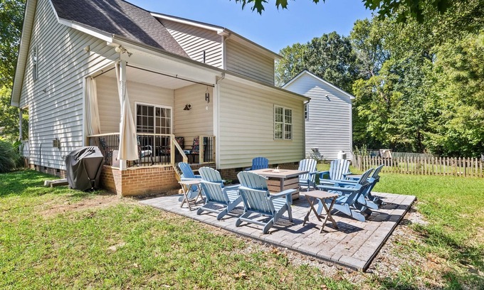 Wake Forest House | Fenced Yard *Near Downtown *Fire Pit