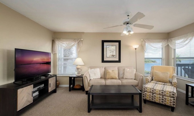 Cedar Key Condo | Fenimore Mill 5C Sunrises, Pool & Hot Tub!