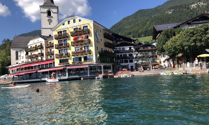 Bad Ischl RV Rental | 'Ferien Tiny House Am Waldrand' with mountain view, garden and WiFi