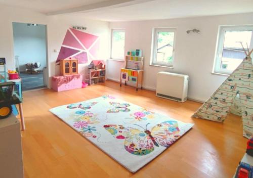 Mengersgereuth-Hammern House | Ferienhaus Eden Frankenblick I Familien-Ferienhaus I Spielzimmer I Waschmaschine I kostenlos parken I WLAN I Spülmaschine I Hunde Haustiere