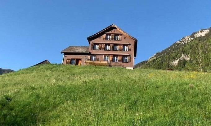 Mitloedi House | Ferienhaus für 10 Gäste mit 165m² in Stein / SG