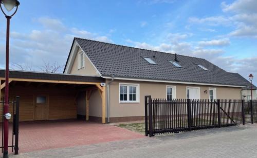 Fehrbellin House | Ferienhaus In Linum Mit Garten, Terrasse Und Grill