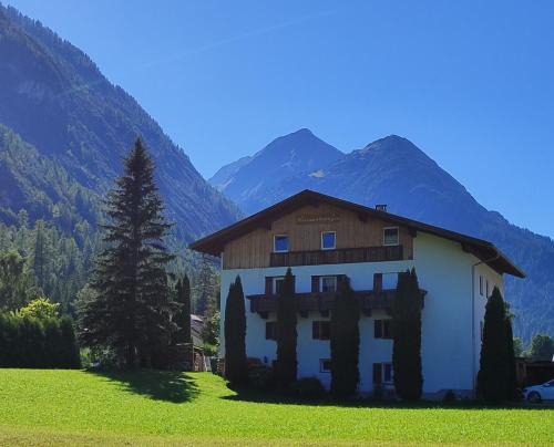 Stockach Apartment | Ferienhaus Lechtaler Alpen