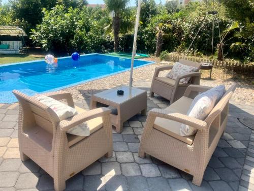 Qerek Apartment | Ferienhaus M&M mit Außenpool