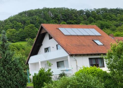 Sulzfeld Apartment | Ferienhaus Meisenglück - Ihr großes und komfortables Ferienhaus in 97633 Sulzfeld-Leinach