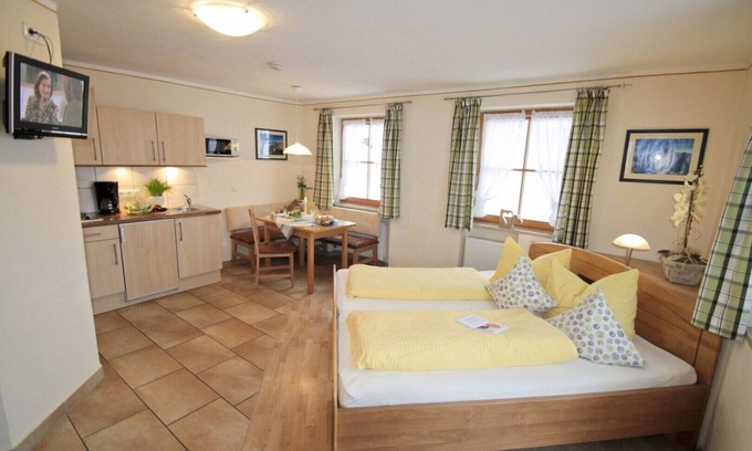 Bernau am Chiemsee Apartment | Ferienwohnung Hochfelln für 1-3 Personen (30 qm)