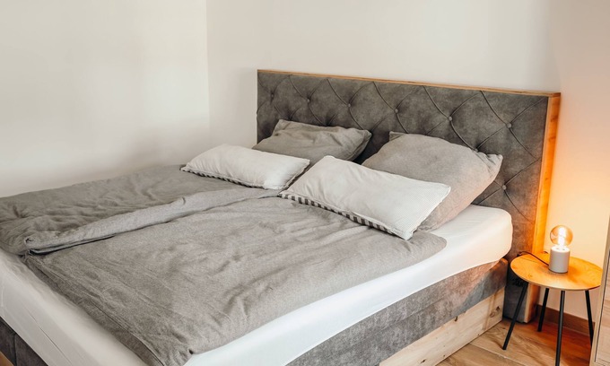 Graefenberg Apartment | Ferienwohnung 2 - Frau Kunni - Café und Ferienwohnung