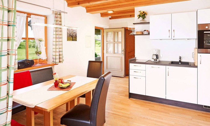 Bad Feilnbach Apartment | Ferienwohnung bis 2 Personen, 1 sep. Schlafzimmer, EG. Terrasse