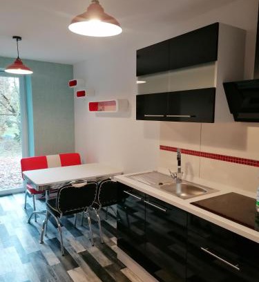 Blumenberg Apartment | Ferienwohnung I Sarrebriese