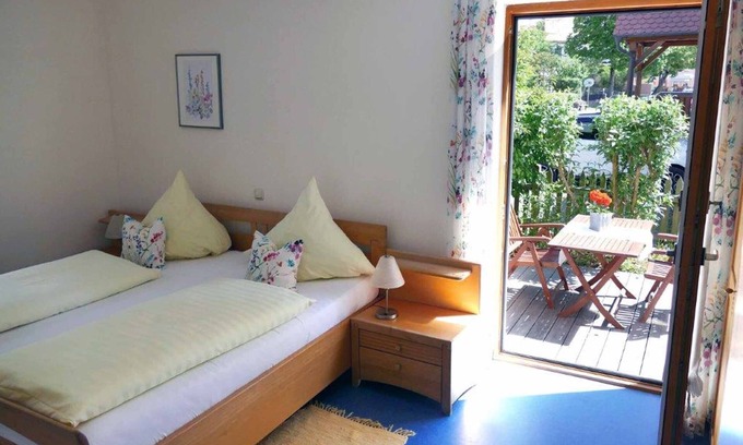 Absberg Apartment | Ferienwohnung mit möblierter Holzterrasse