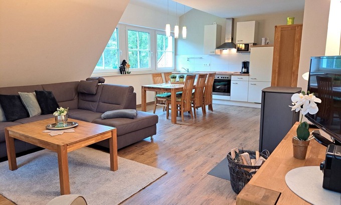 Gellinghausen Apartment | Ferienwohnung Schildweide, 70 qm, 2 Schlafzimmer, Balkon, Max. 4 Personen + 1 Kind im Kinderbett