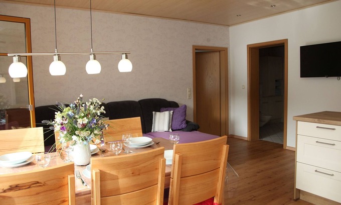 Muehlenbach Apartment | Ferienwohnung Storchennest mit 90qm, 3 Schlafräume für maximal 6 Personen